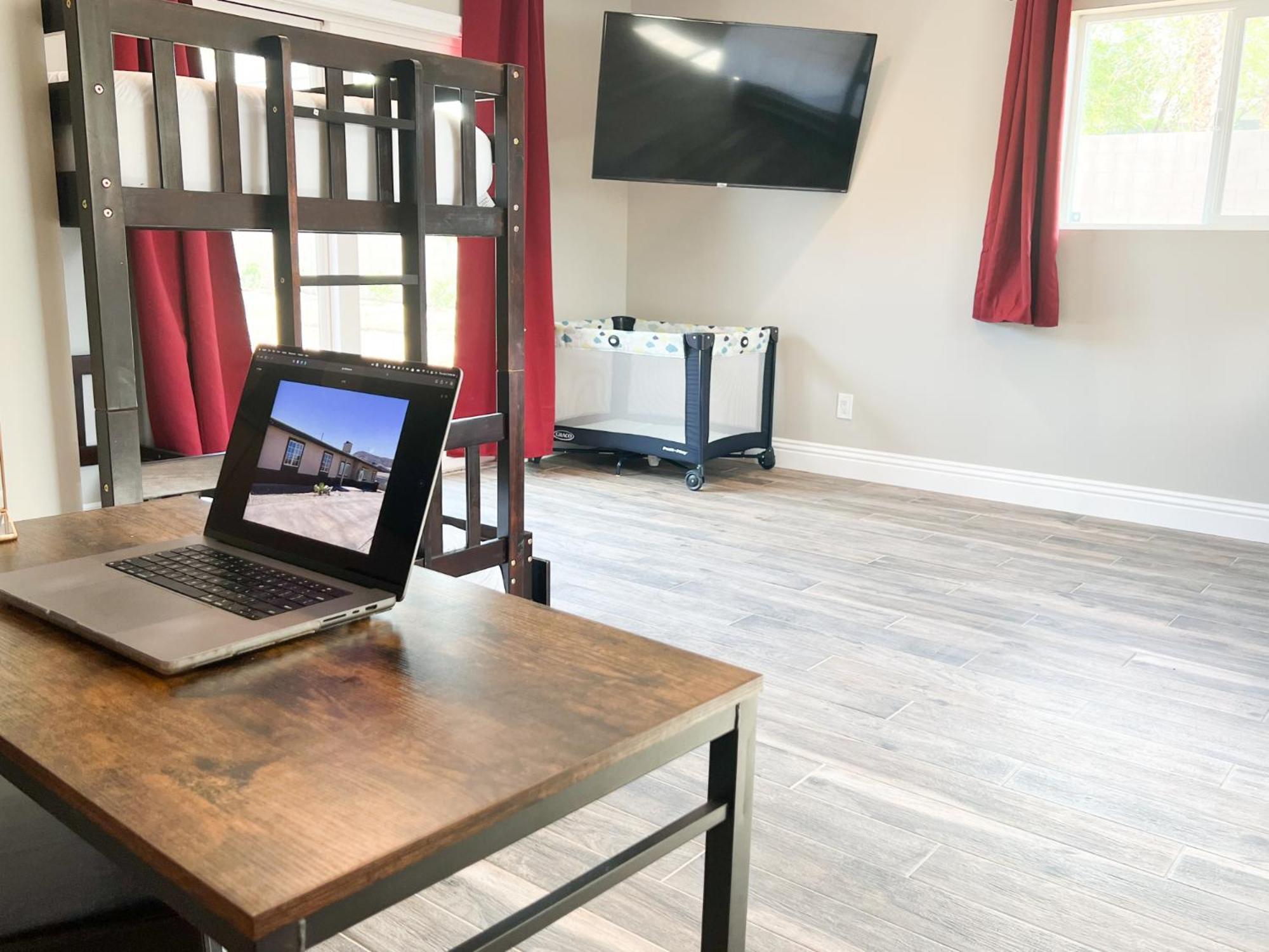 Lux Private Home - Pool, Billiards, 8 Smart Tvs, Board Games, Cotton Bedding - The Stone Sanctuary At Mccullough Hills Trailhead Las Vegas Bagian luar foto