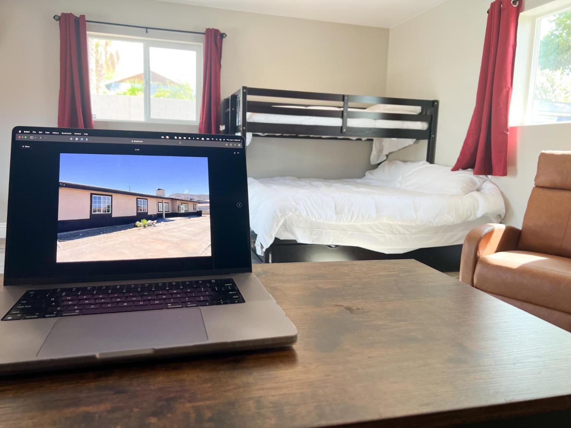 Lux Private Home - Pool, Billiards, 8 Smart Tvs, Board Games, Cotton Bedding - The Stone Sanctuary At Mccullough Hills Trailhead Las Vegas Bagian luar foto