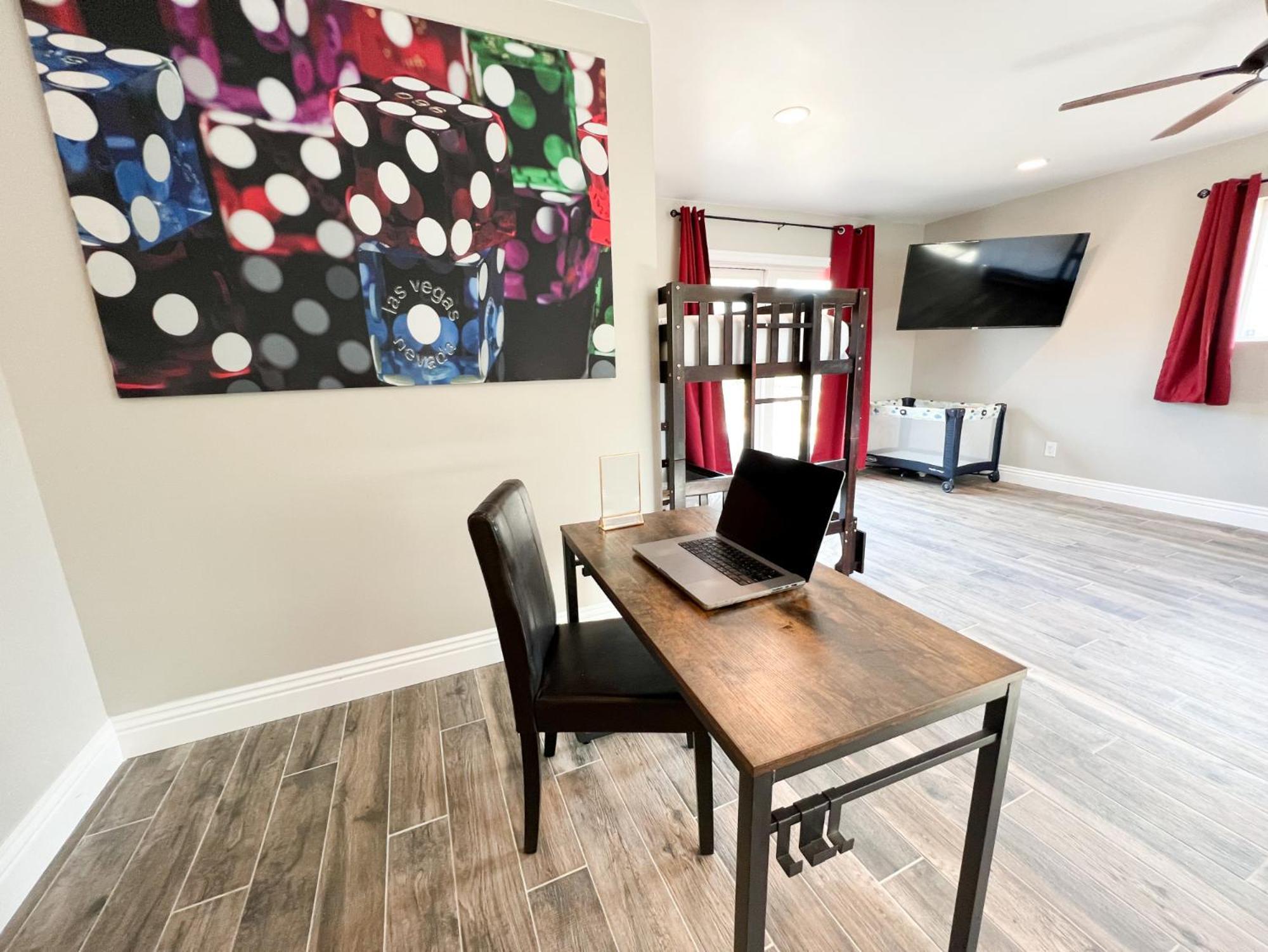 Lux Private Home - Pool, Billiards, 8 Smart Tvs, Board Games, Cotton Bedding - The Stone Sanctuary At Mccullough Hills Trailhead Las Vegas Bagian luar foto